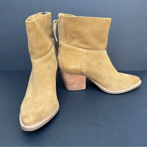 Matisse Soho Suede Block Heel Ankle Booties In Fawn Size 6.5M